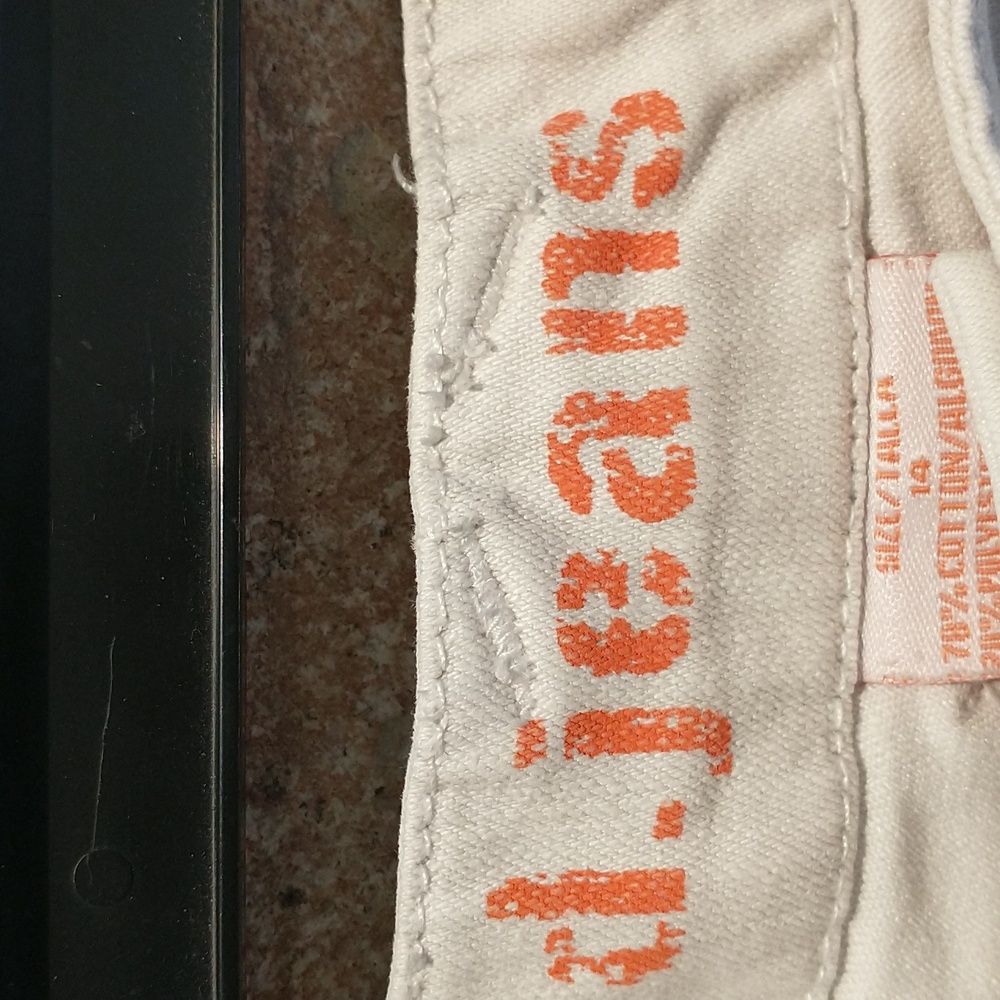 D. Jeans - Picture 2 of 3